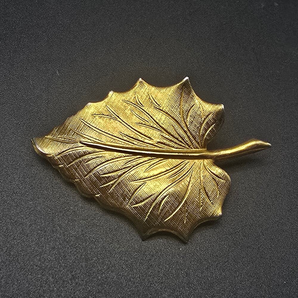 Vintage Gold Tone Leaf Brooch Fall Autumn Vintage Costume Jewelry